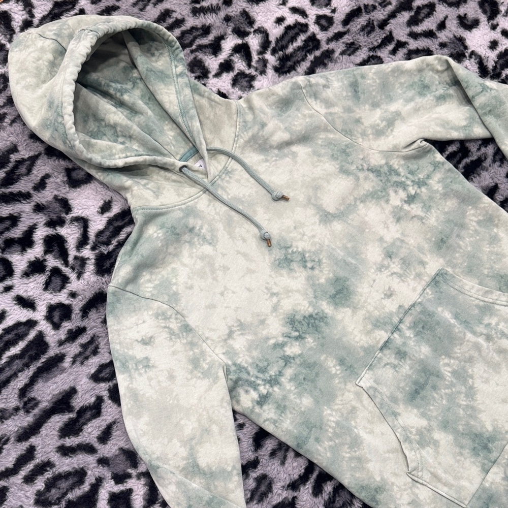 Old Navy Light Green Tie-Dye Men's Hoodie - Picture 3 of 6